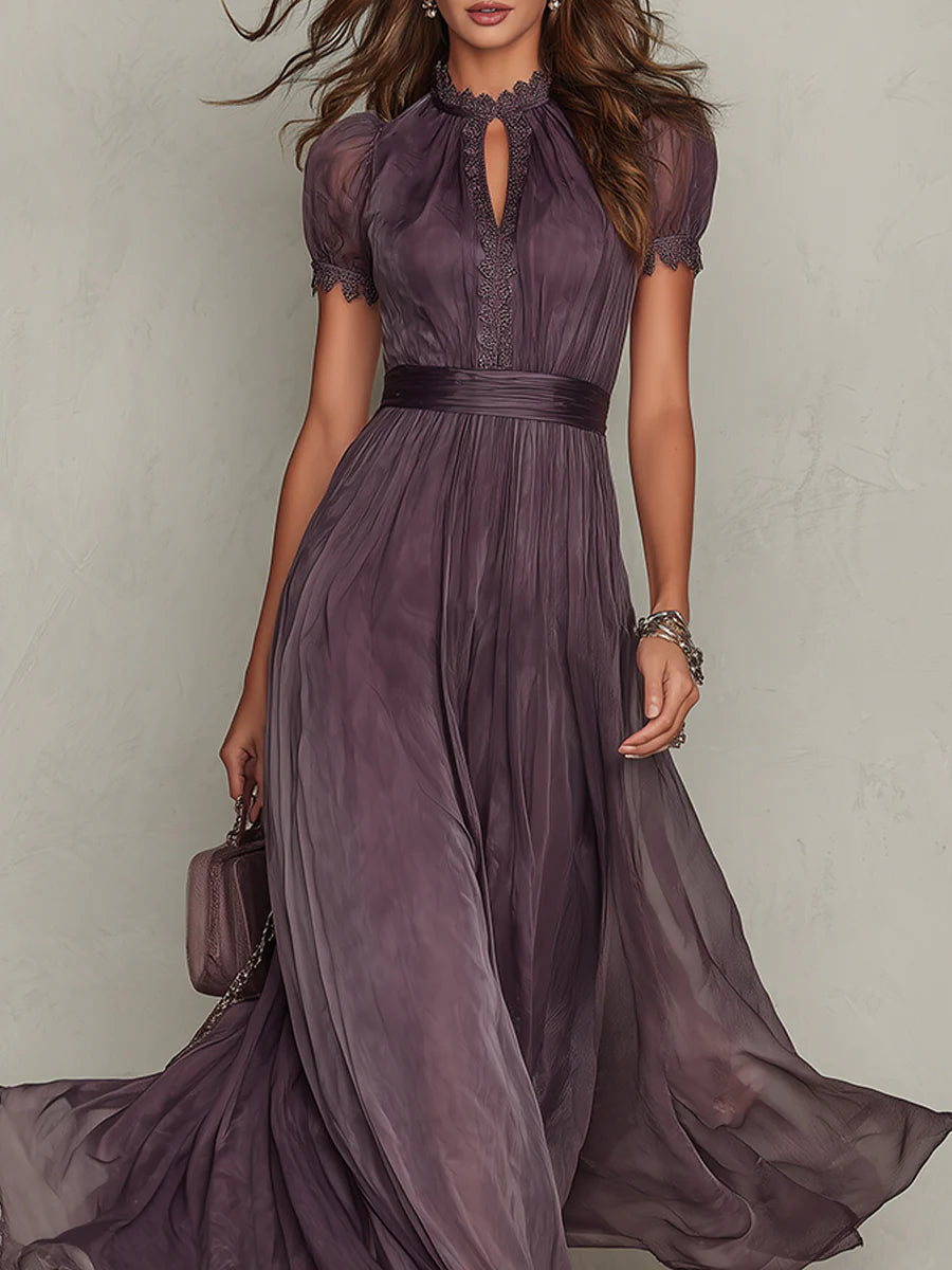 Olivia | Robe longue mauve à encolure trou de serrure, mousseline et bordure en dentelle