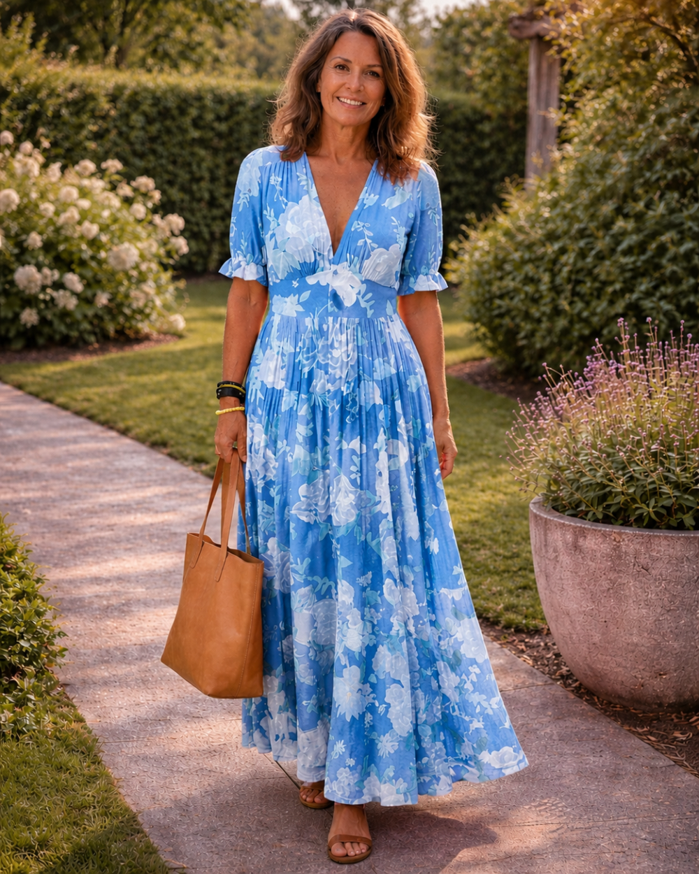 Ione | Robe midi fleurie à col en V